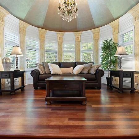 French Chateau W/Swim Spa & Theatre: 11,700 Sqft Calgary Bagian luar foto