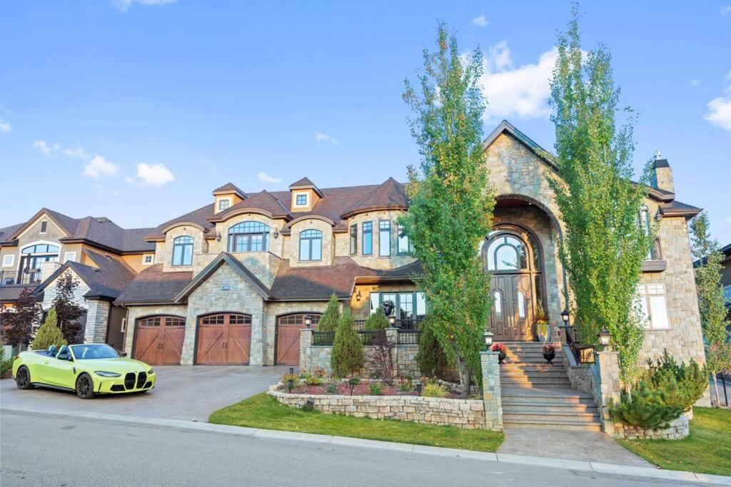French Chateau W/Swim Spa & Theatre: 11,700 Sqft Calgary Bagian luar foto