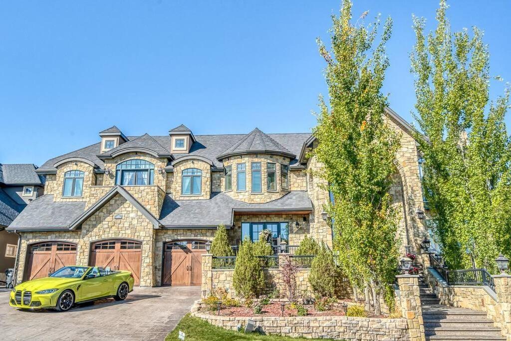 French Chateau W/Swim Spa & Theatre: 11,700 Sqft Calgary Bagian luar foto