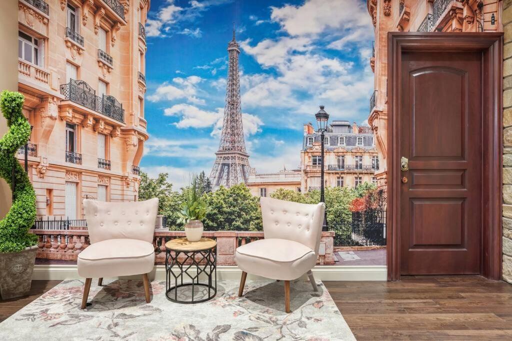 French Chateau W/Swim Spa & Theatre: 11,700 Sqft Calgary Bagian luar foto