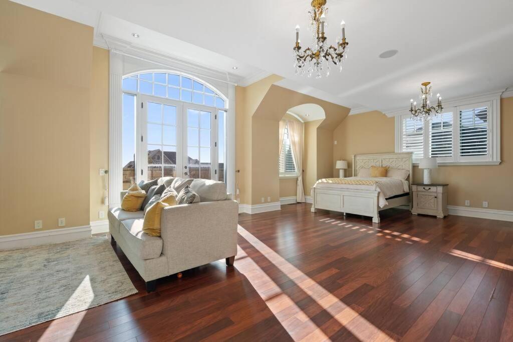 French Chateau W/Swim Spa & Theatre: 11,700 Sqft Calgary Bagian luar foto