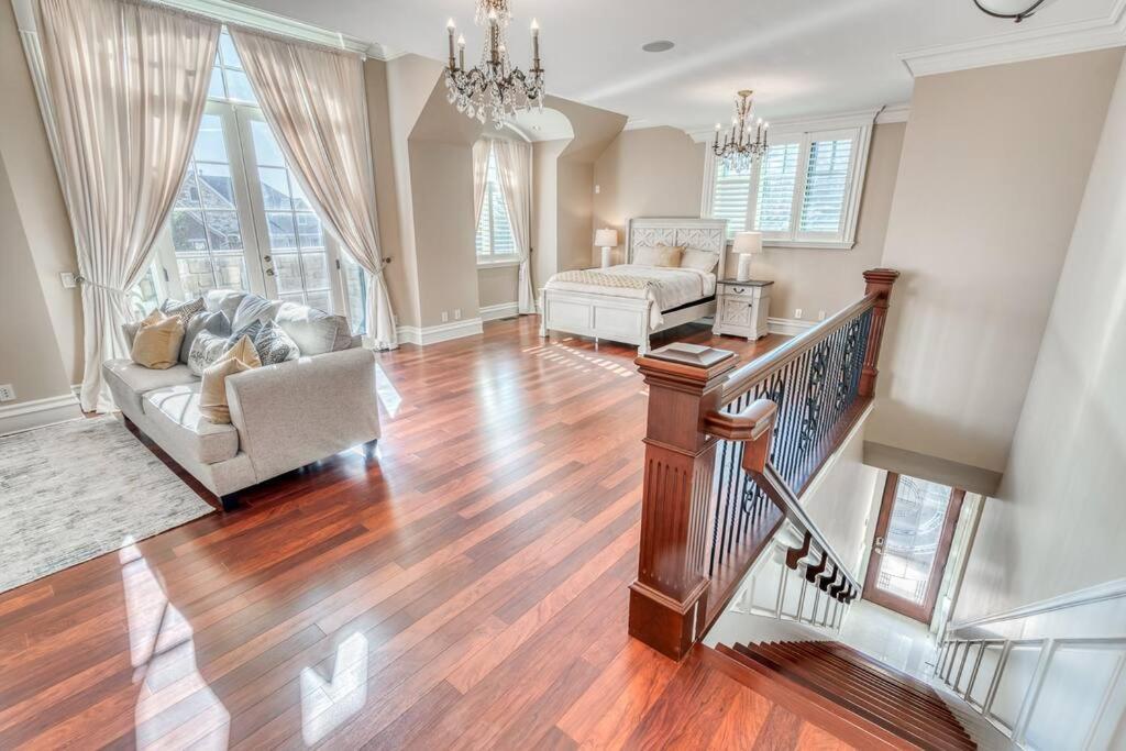 French Chateau W/Swim Spa & Theatre: 11,700 Sqft Calgary Bagian luar foto