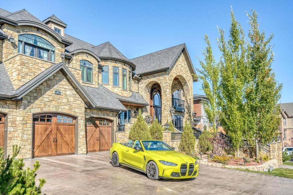 French Chateau W/Swim Spa & Theatre: 11,700 Sqft Calgary Bagian luar foto