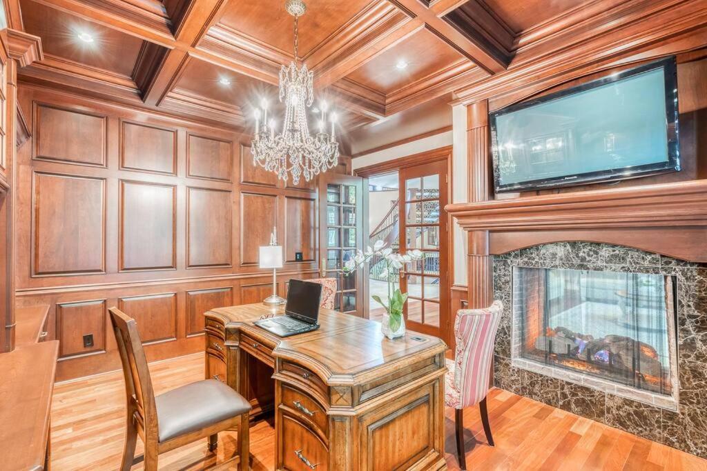 French Chateau W/Swim Spa & Theatre: 11,700 Sqft Calgary Bagian luar foto