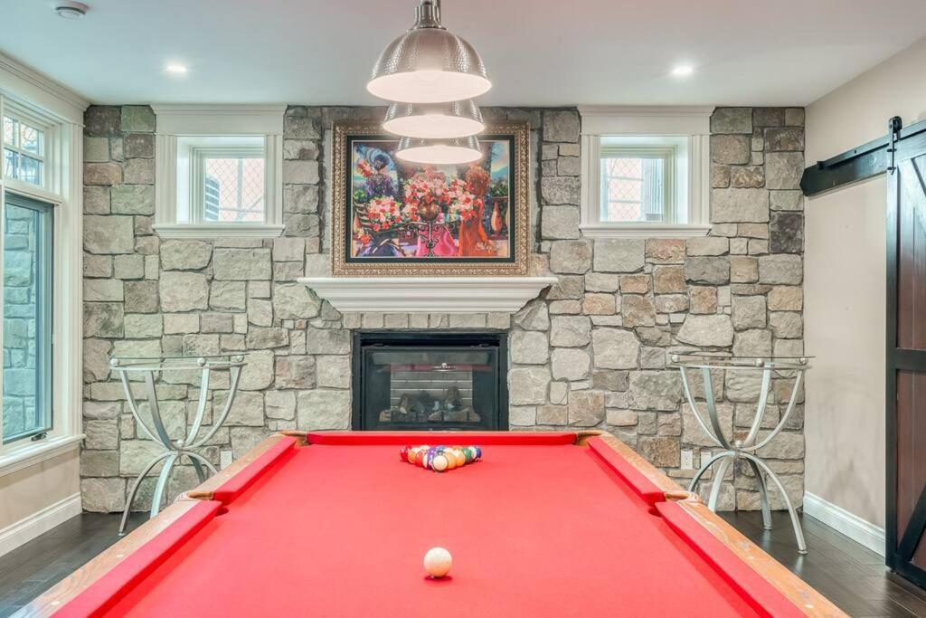French Chateau W/Swim Spa & Theatre: 11,700 Sqft Calgary Bagian luar foto