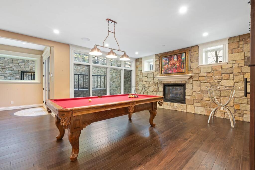 French Chateau W/Swim Spa & Theatre: 11,700 Sqft Calgary Bagian luar foto